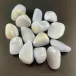 Chalcedon-blau-Trommelsteine