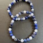Schütze Heilstein-Armband für Freiheit, Klarheit und Inspiration mit Blauem Chalcedon, Sodalith und Lapislazuli