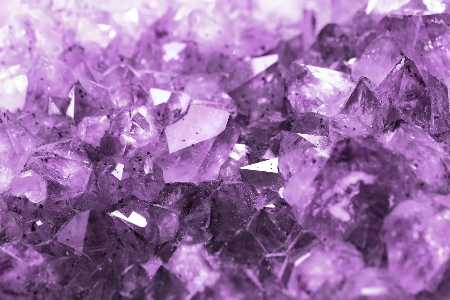 Amethyst – Wirkung, Bedeutung und Anwendung des Steins der Klarheit